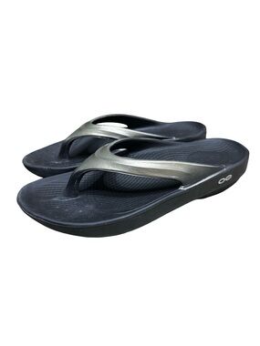 Oofos "Oolala" Silver Black Recovery Thong Sandals Sz 7 Slip On Comfy Summer